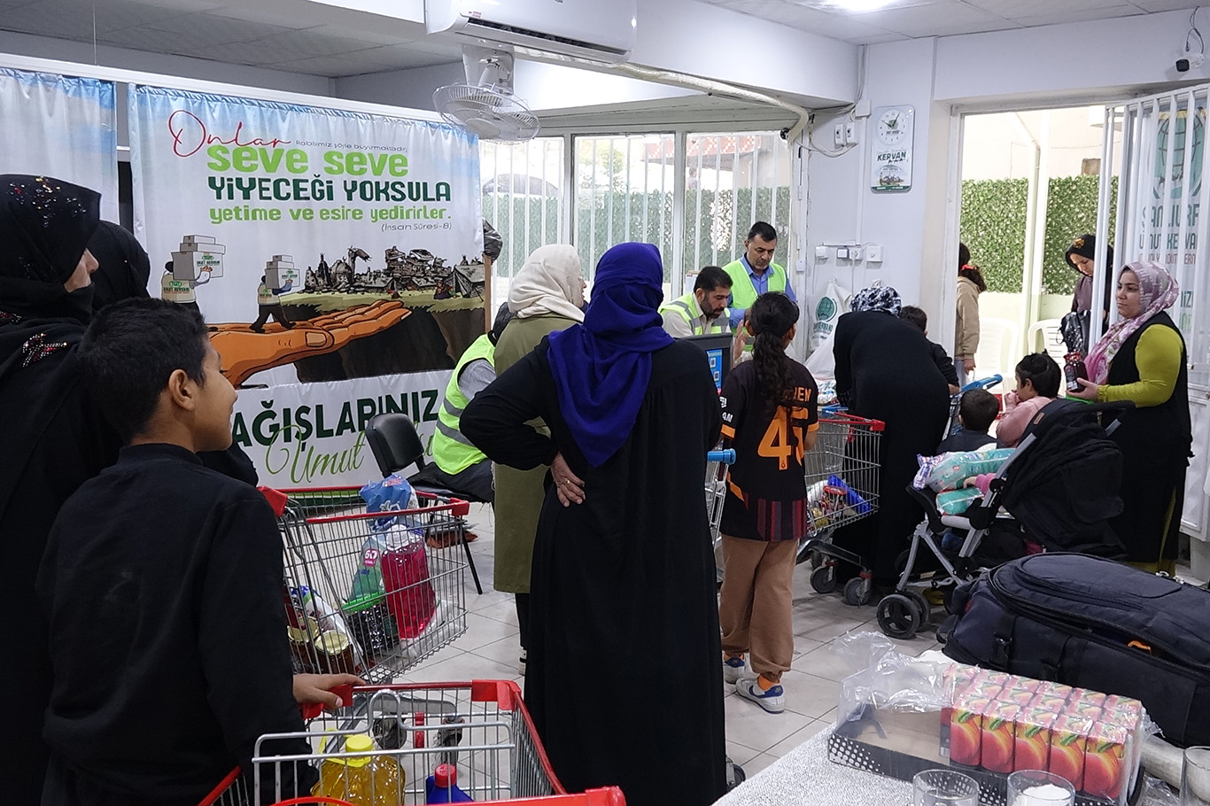 Umut Kervan’ından yüzlerce aileye gıda desteği