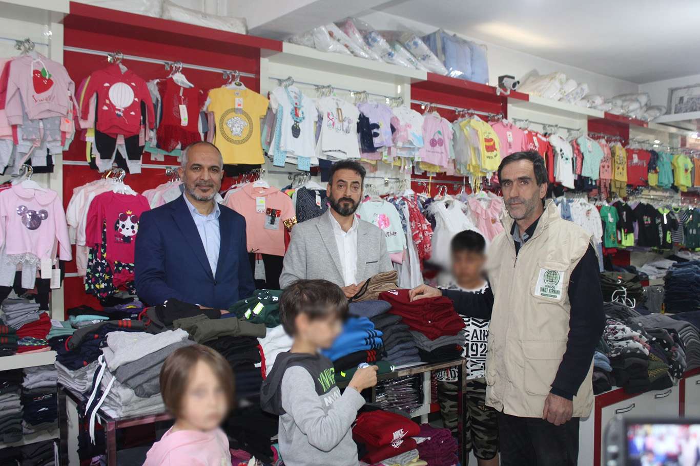 Şanlıurfa’da Umut Kervanı sosyal market ile yüzlerce aileye yardımda bulunuyor galeri görseli 1