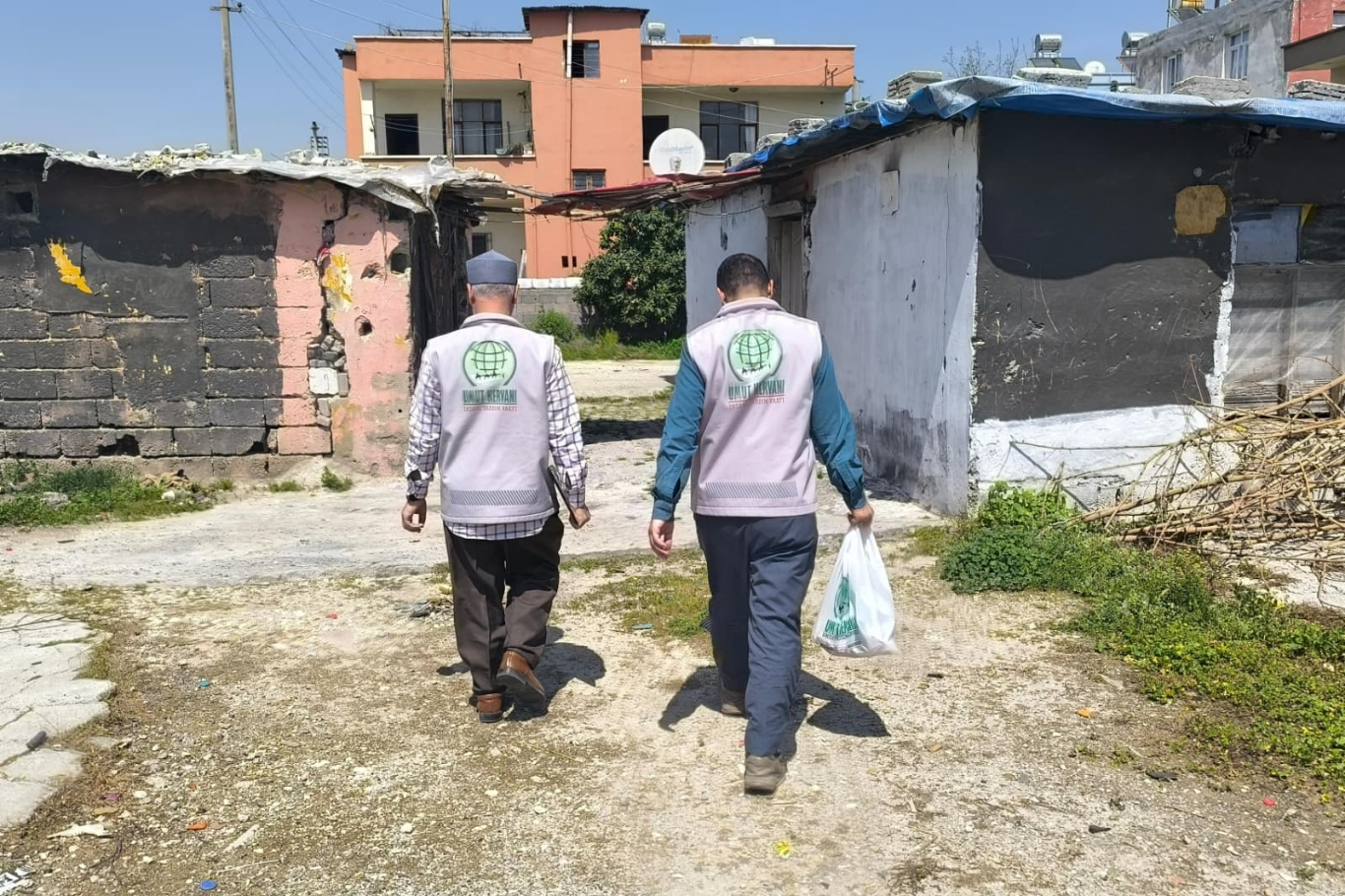 Umut Kervanı’ndan Tarsus'ta ihtiyaç sahiplerine yardım