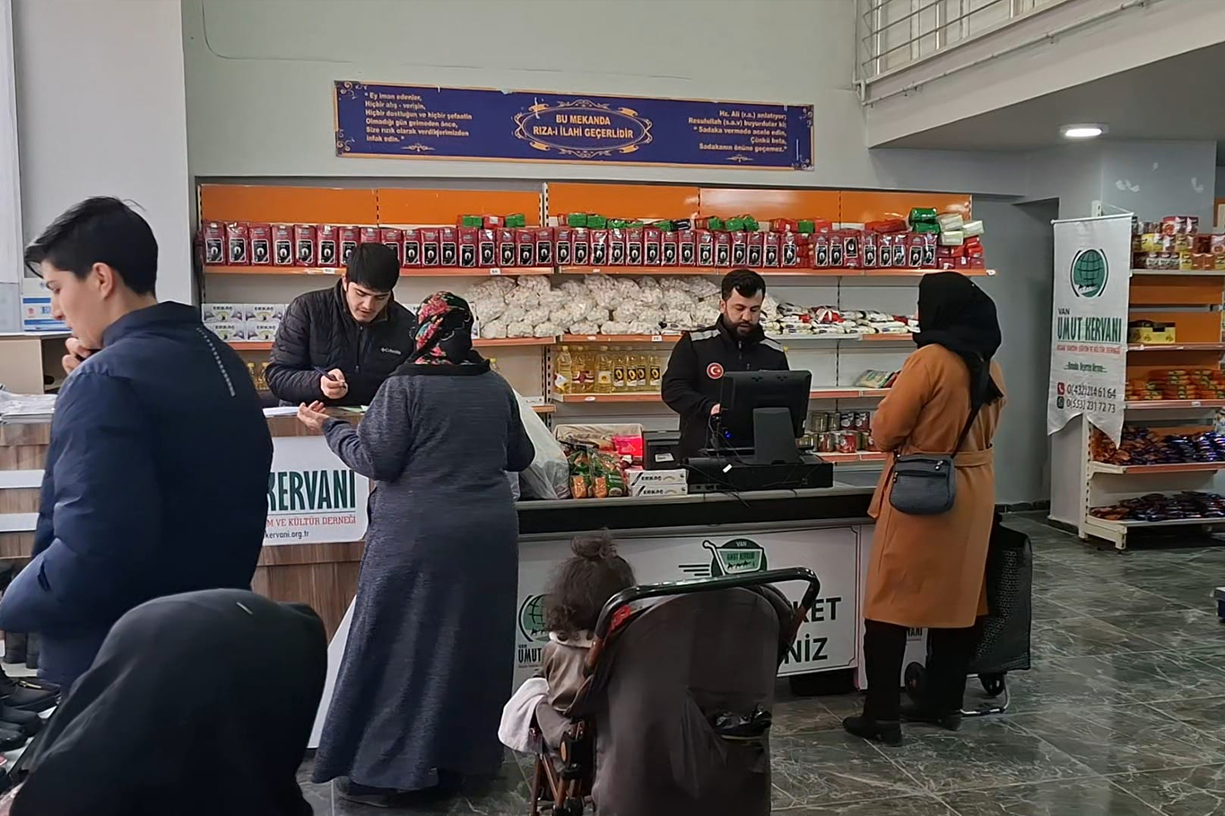Umut Kervanı Van’da Regaib Kandili vesilesiyle onlarca aileyi sevindirdi