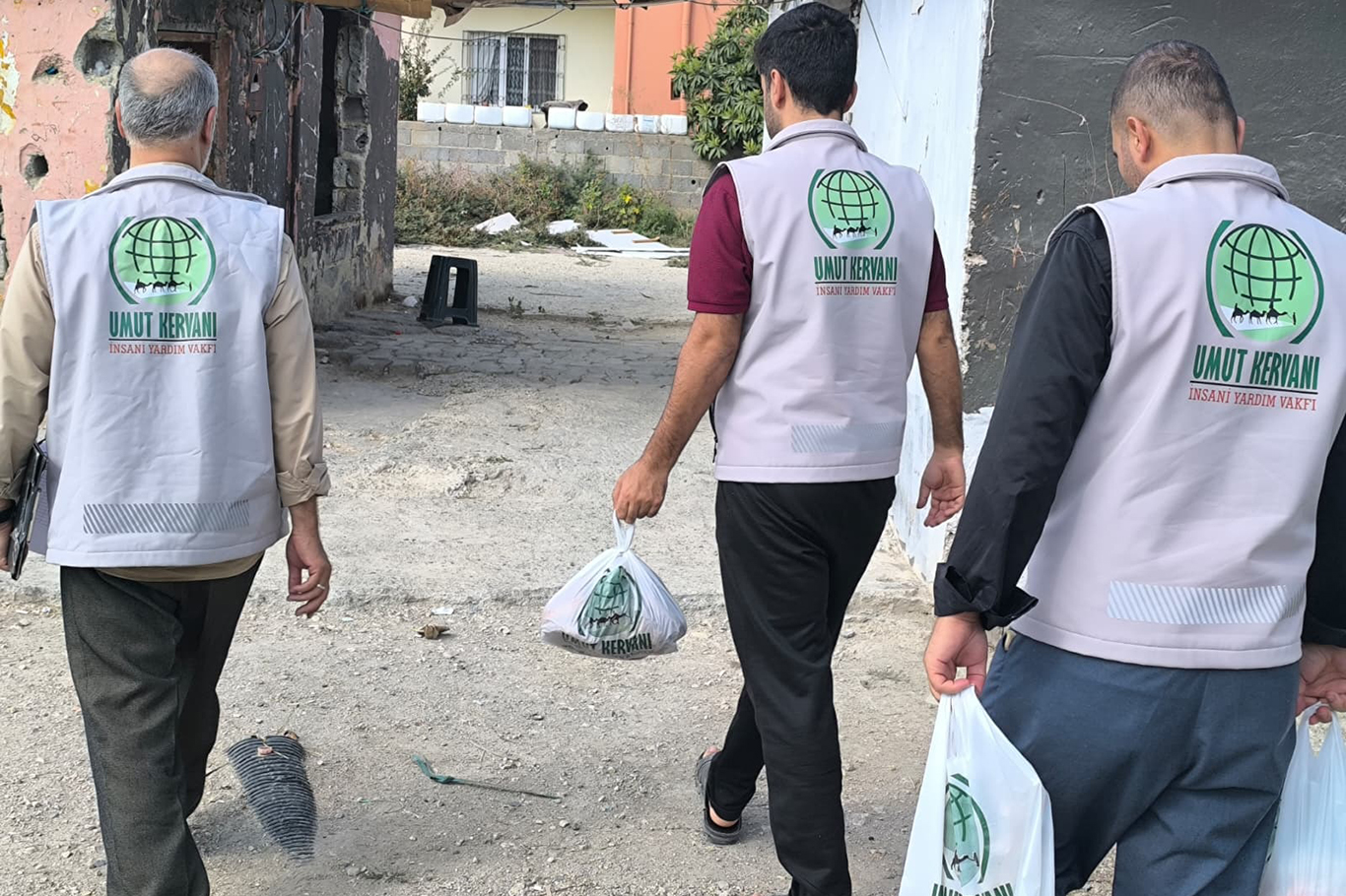 Tarsus Umut Kervanı ihtiyaç sahiplerine yardımda bulundu