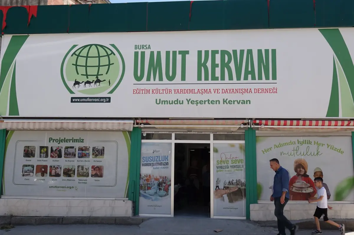 Bursa Umut Kervan'ından bayram öncesi yüzlerce aileye yardım galeri görseli 4