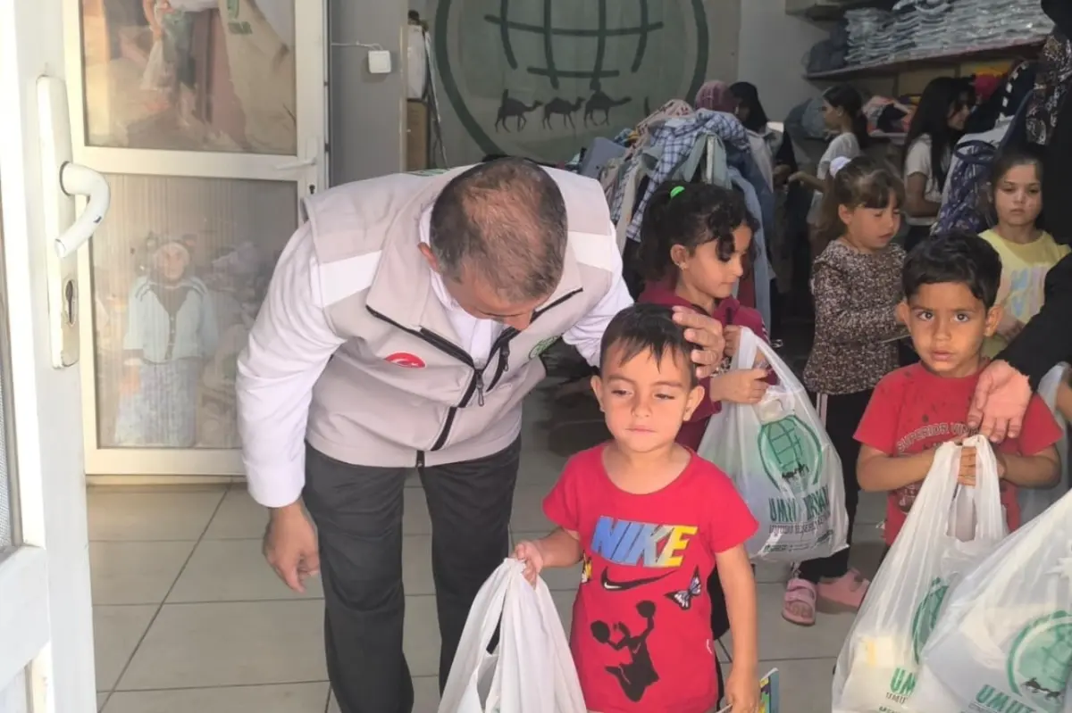 Tarsus Umut Kervanı'ndan yetim ve muhtaç çocuklara bayramlık giyim yardımı galeri görseli 1