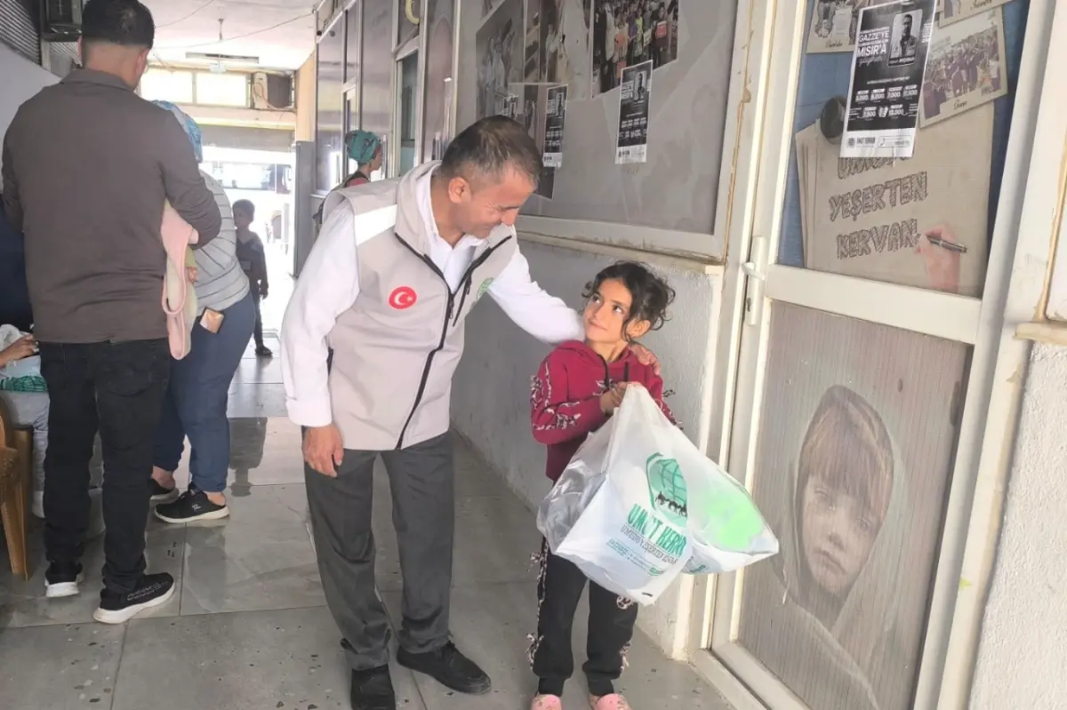 Tarsus Umut Kervanı'ndan yetim ve muhtaç çocuklara bayramlık giyim yardımı galeri görseli 5