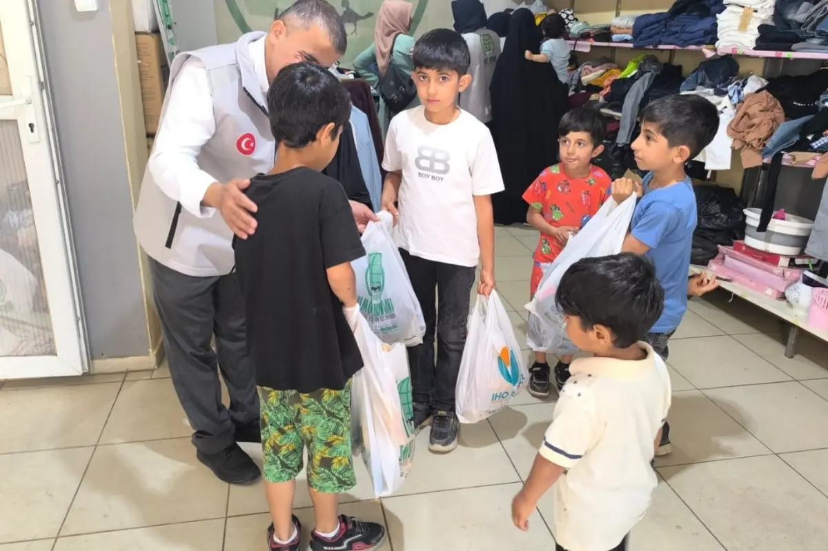 Tarsus Umut Kervanı'ndan yetim ve muhtaç çocuklara bayramlık giyim yardımı galeri görseli 4