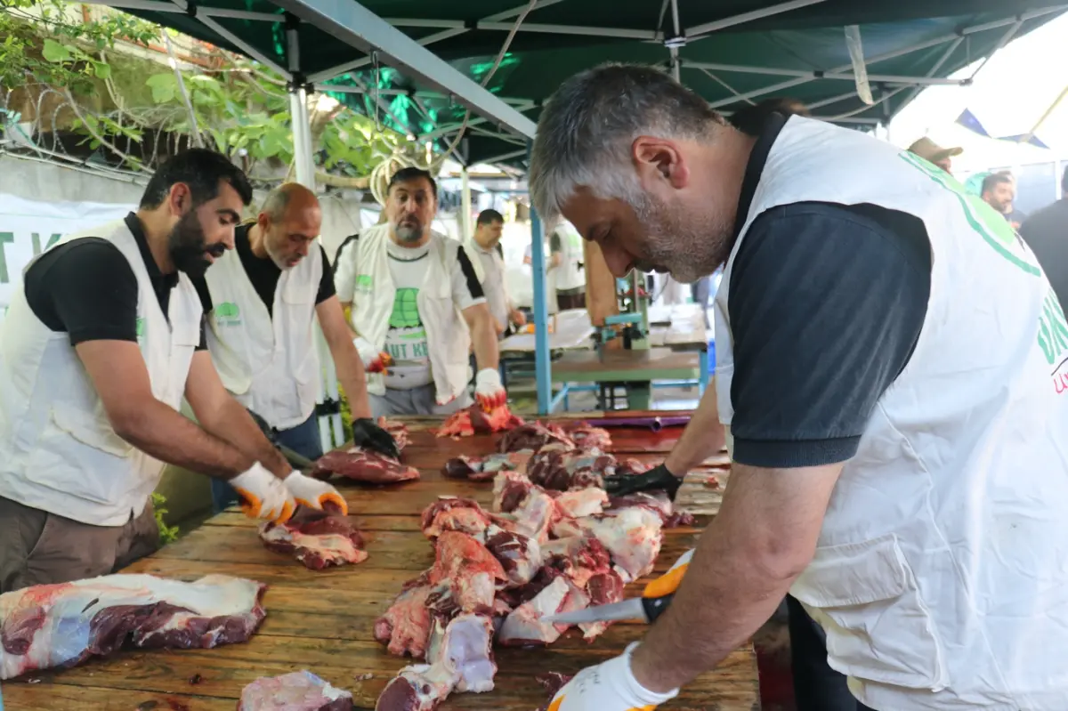 Umut Kervanı İstanbul'da yüzlerce kurban vekâletini yerine getirdi galeri görseli 26