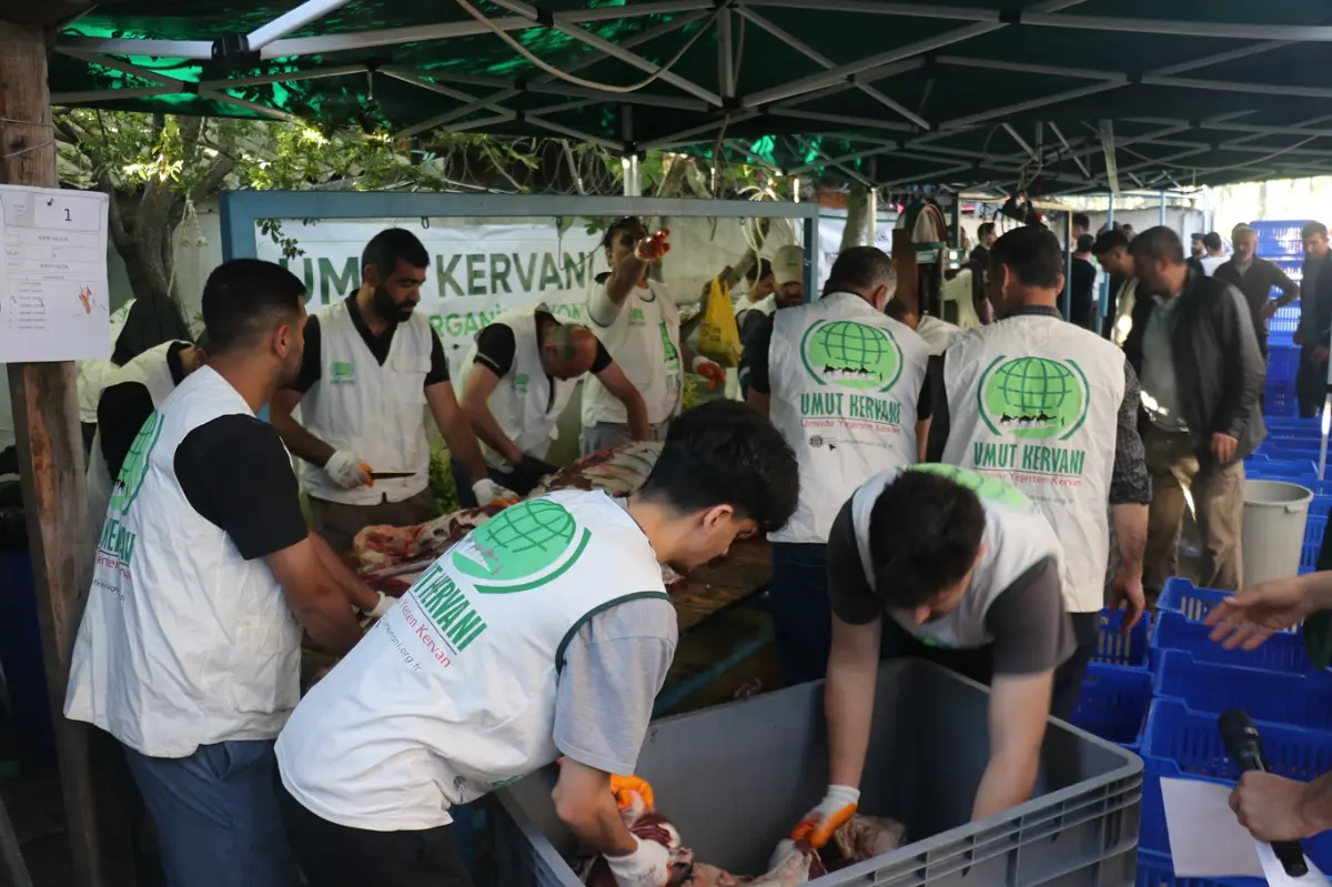 Umut Kervanı İstanbul'da yüzlerce kurban vekâletini yerine getirdi galeri görseli 9