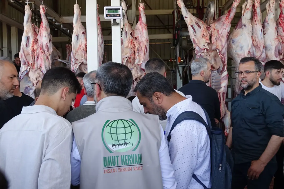 Umut Kervanı’ndan kurban organizasyonu: Yüzlerce ihtiyaç sahibine et yardımı galeri görseli 11