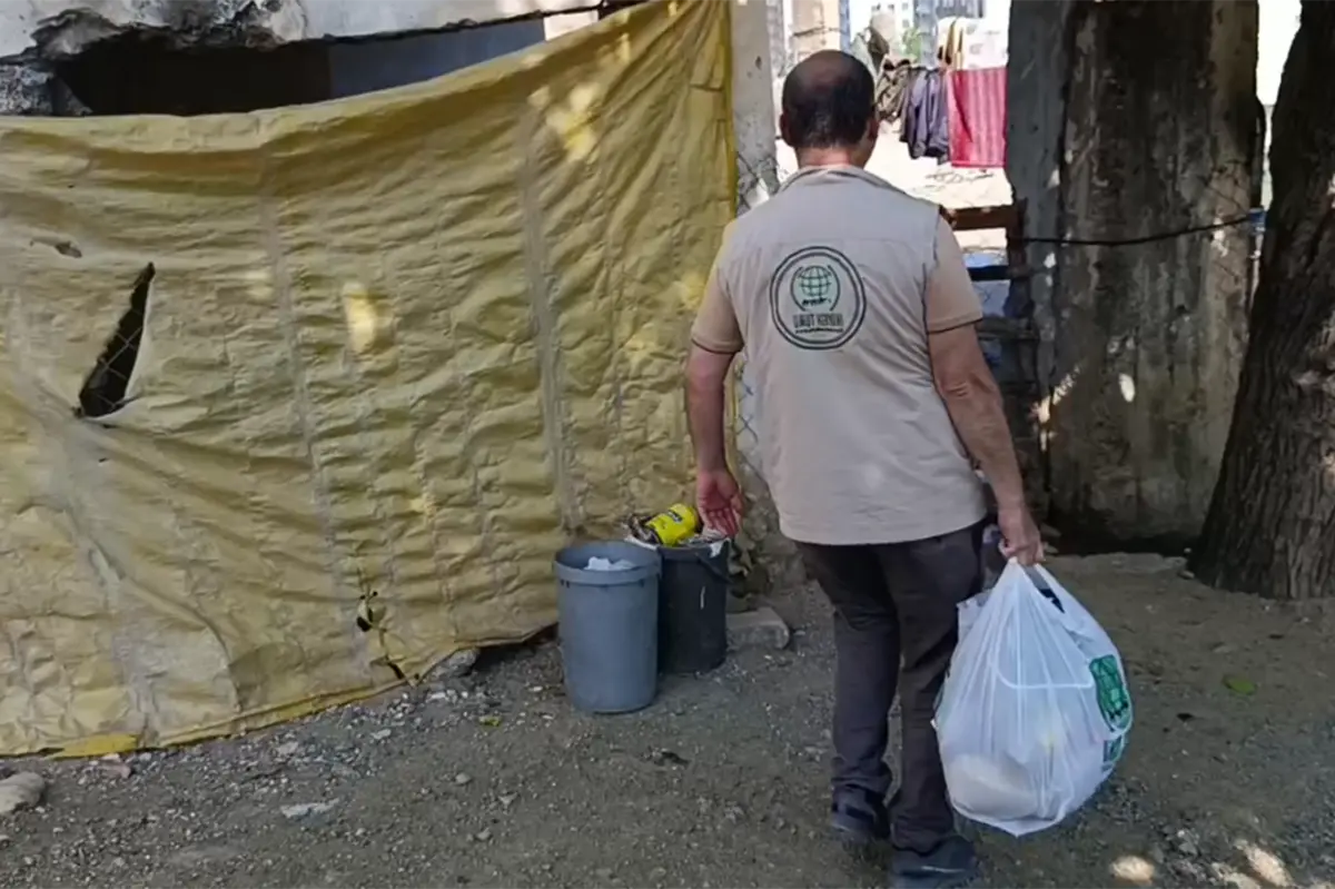 Umut Kervanı Hatay Derneği ihtiyaç sahibi ailelere yardım ulaştırdı galeri görseli 1