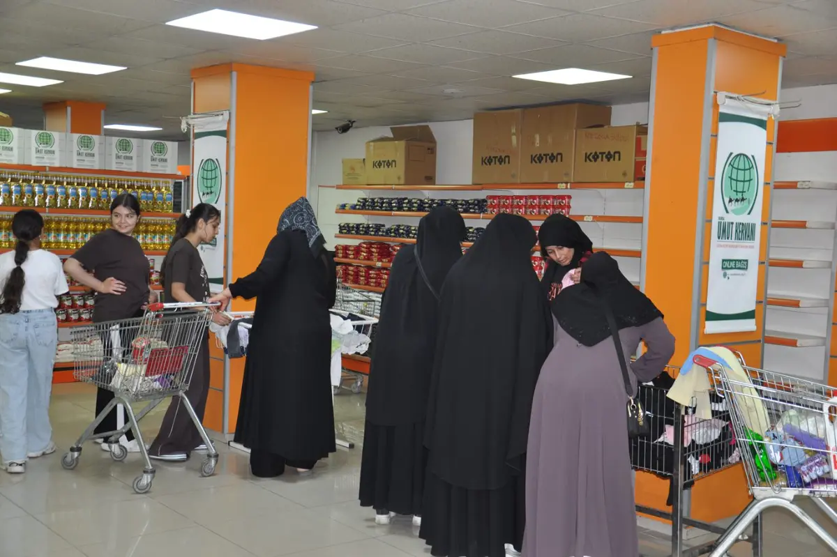 Bursa Umut Kervanı sosyal market projesiyle yüzlerce ailenin ihtiyacını karşıladı galeri görseli 17