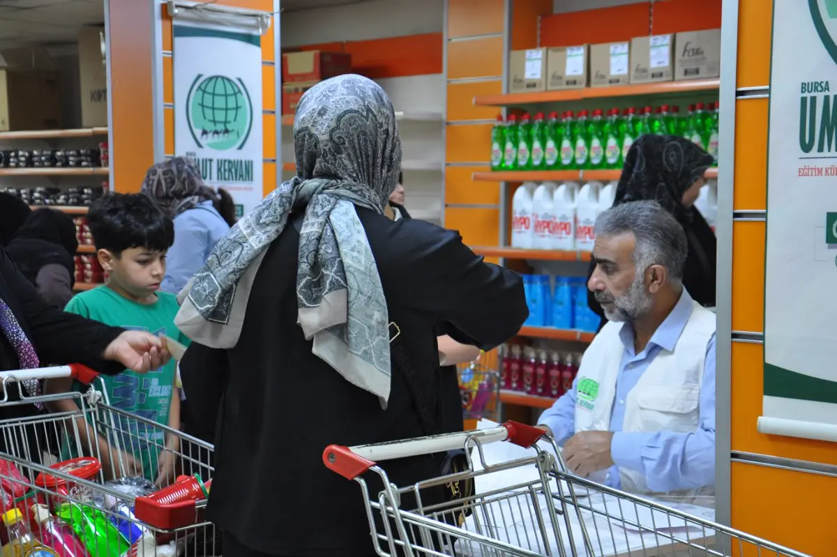 Bursa Umut Kervanı sosyal market projesiyle yüzlerce ailenin ihtiyacını karşıladı galeri görseli 8