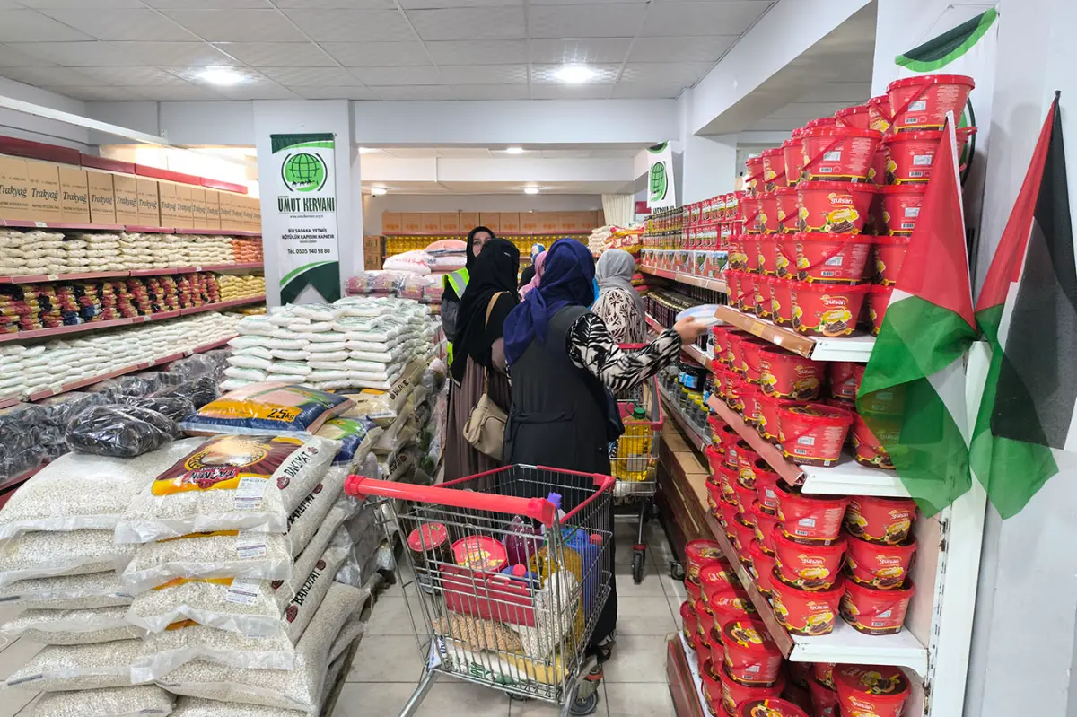 Şanlıurfa Umut Kervan’ından yüzlerce aileye sosyal market desteği galeri görseli 5