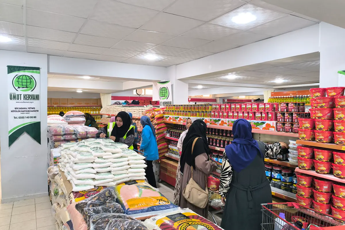 Şanlıurfa Umut Kervan’ından yüzlerce aileye sosyal market desteği galeri görseli 2