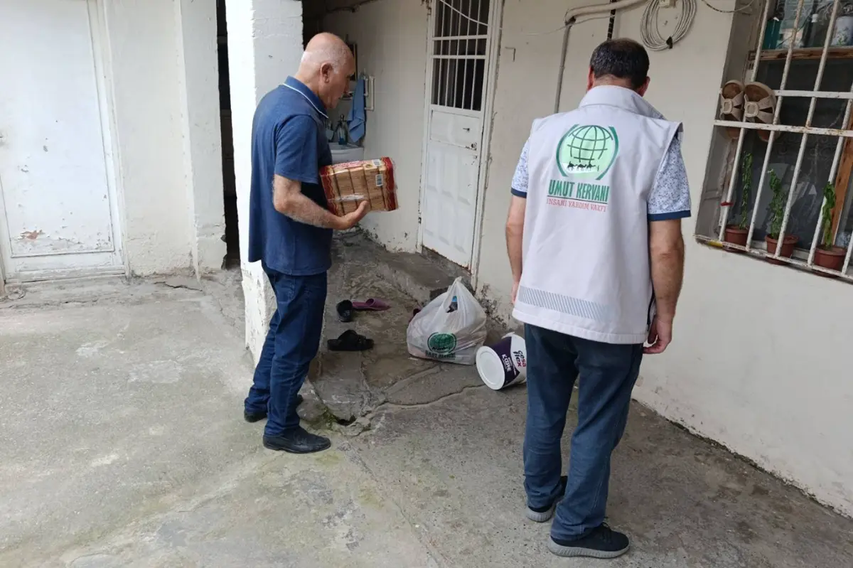 Umut Kervanı Hatay Derneğinden yetim ve ihtiyaç sahiplerine yardım galeri görseli 1