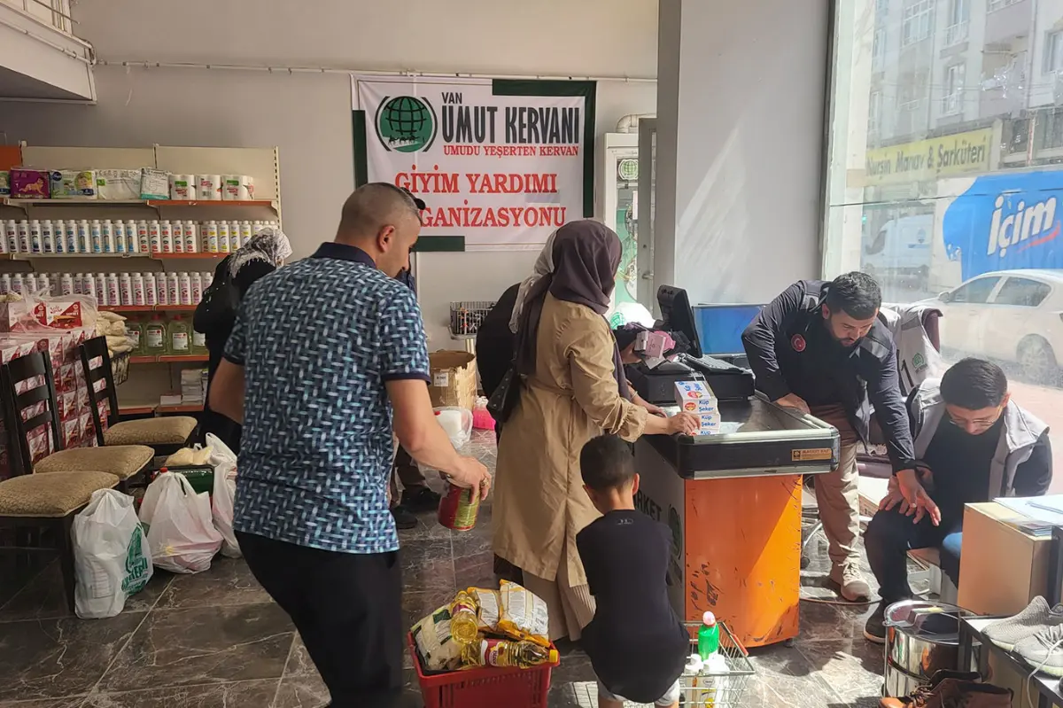 Umut Kervanı Van'da Umut Kart ile yüzlerce aileye umut oluyor galeri görseli 8