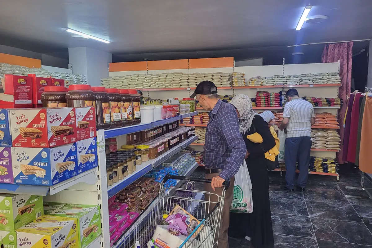 Umut Kervanı Van'da Umut Kart ile yüzlerce aileye umut oluyor galeri görseli 5