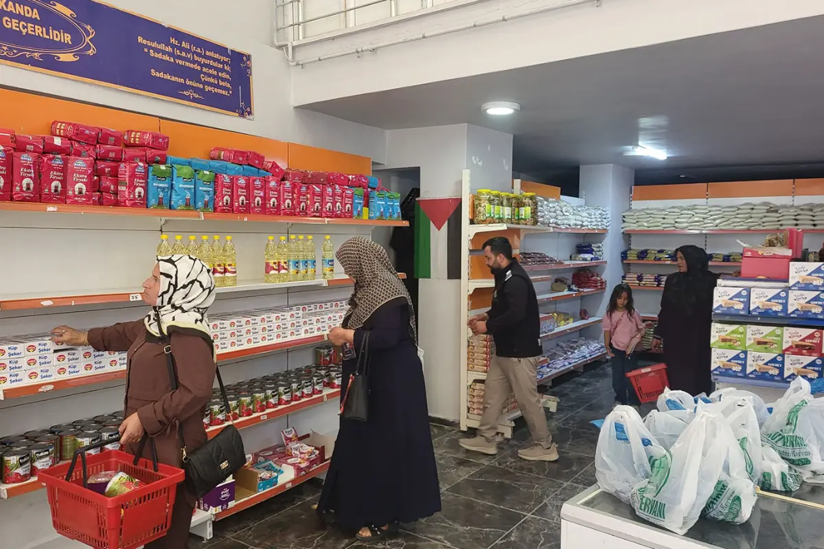 Umut Kervanı Van'da Umut Kart ile yüzlerce aileye umut oluyor galeri görseli 4