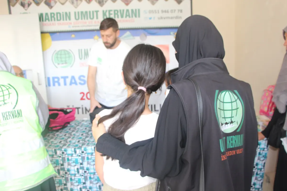 Umut Kervanından Mardin'de onlarca aileye kırtasiye yardımı galeri görseli 6