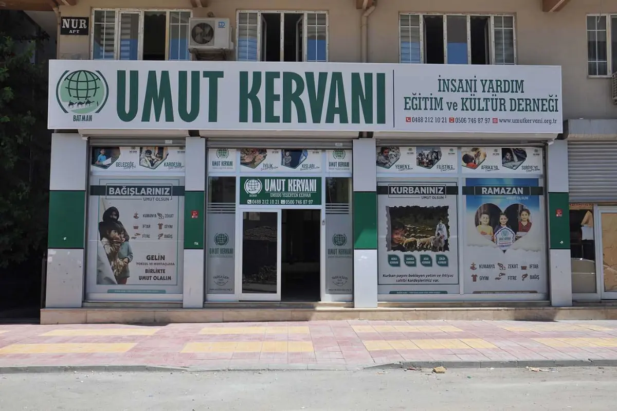 Umut Kervanı Batman'dan ihtiyaç sahibi öğrencilere kırtasiye desteği çağrısı galeri görseli 1
