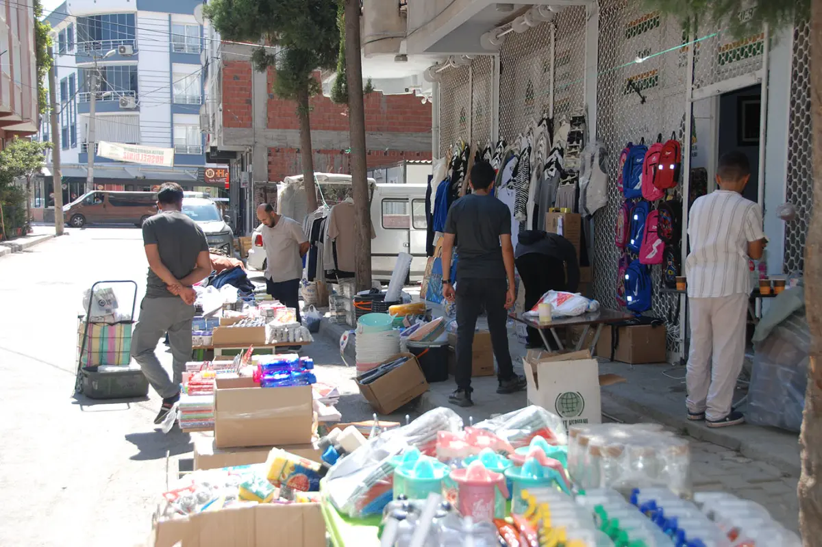 İzmir Umut Kervanı'ndan ihtiyaç sahipleri yararına kermes galeri görseli 3