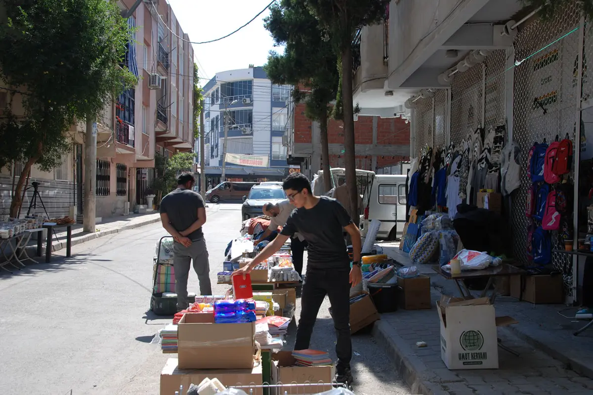 İzmir Umut Kervanı'ndan ihtiyaç sahipleri yararına kermes galeri görseli 11