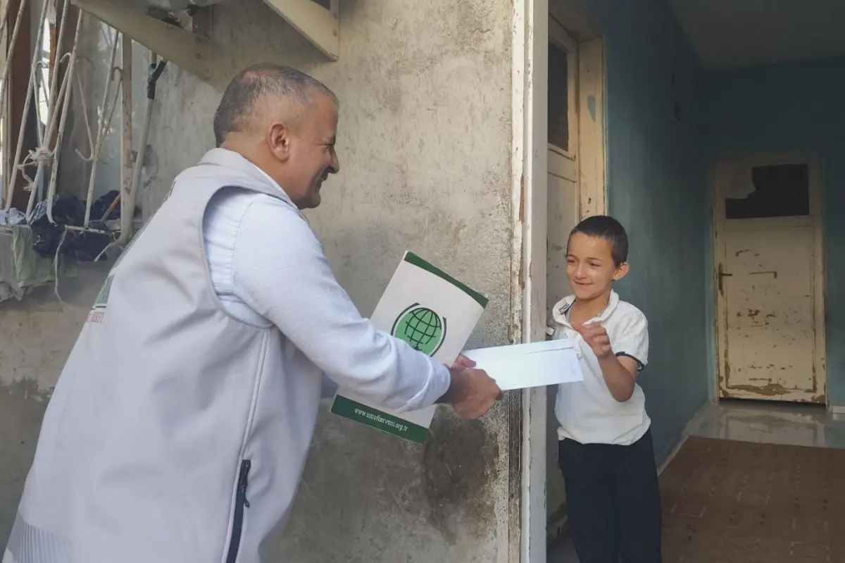 Umut Kervanından Tarsus'ta ihtiyaç sahiplerine nakdi yardım galeri görseli 3