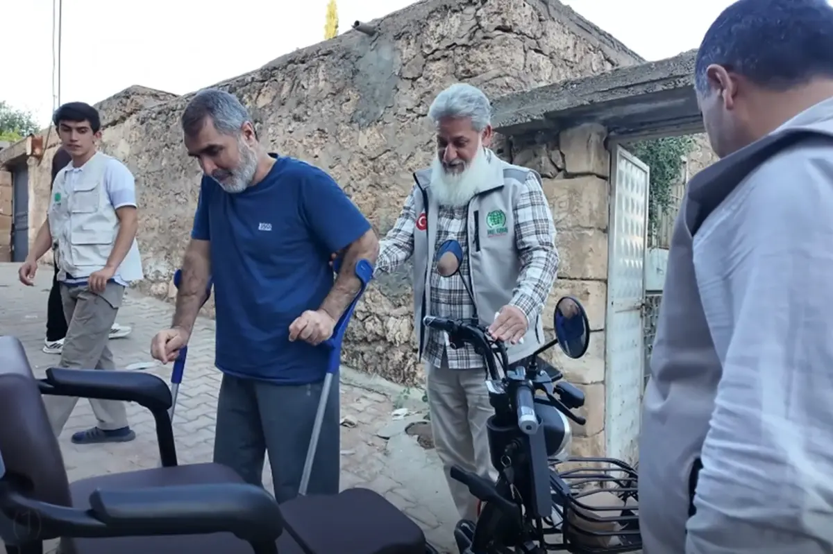 Umut Kervanından engelli vatandaşa akülü motosiklet desteği galeri görseli 4