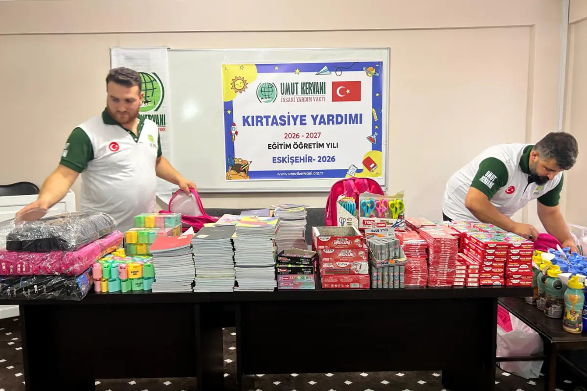 Umut Kervanı'ndan Eskişehir'de öğrencilere kırtasiye desteği galeri görseli 6