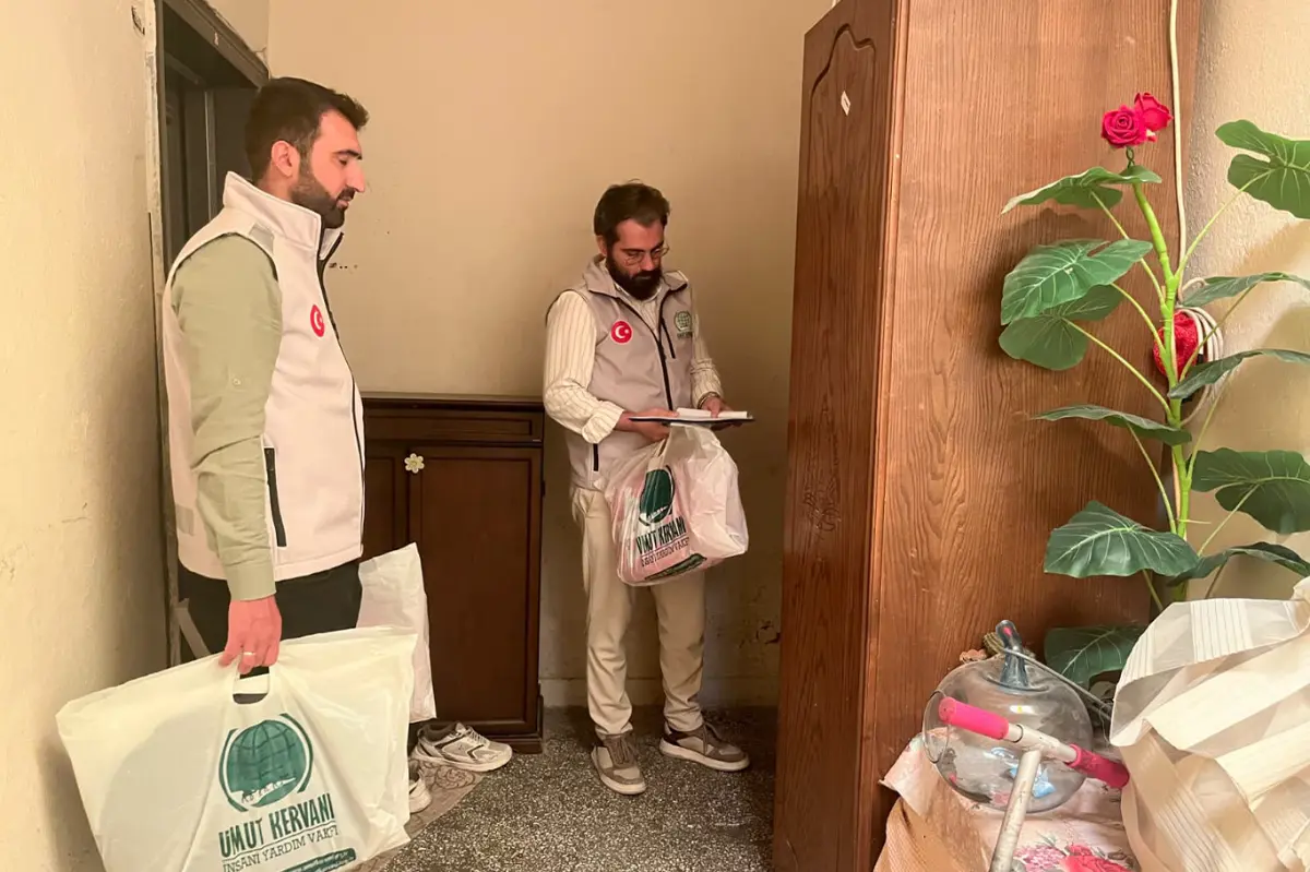 Umut Kervanı'ndan Eskişehir'de öğrencilere kırtasiye desteği galeri görseli 1