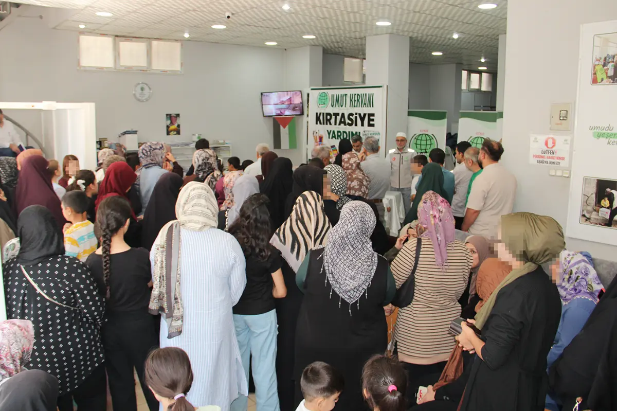 Umut Kervanı Batman'da 450 ihtiyaç sahibi aileye kırtasiye desteği sağladı galeri görseli 10
