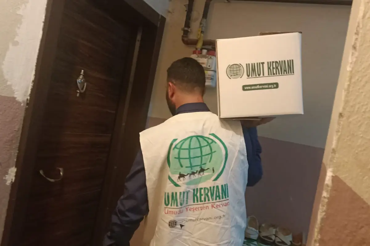 Umut Kervanı İzmir'den onlarca aileye gıda yardımı galeri görseli 12