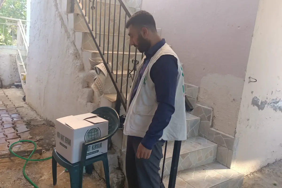 Umut Kervanı İzmir'den onlarca aileye gıda yardımı galeri görseli 10