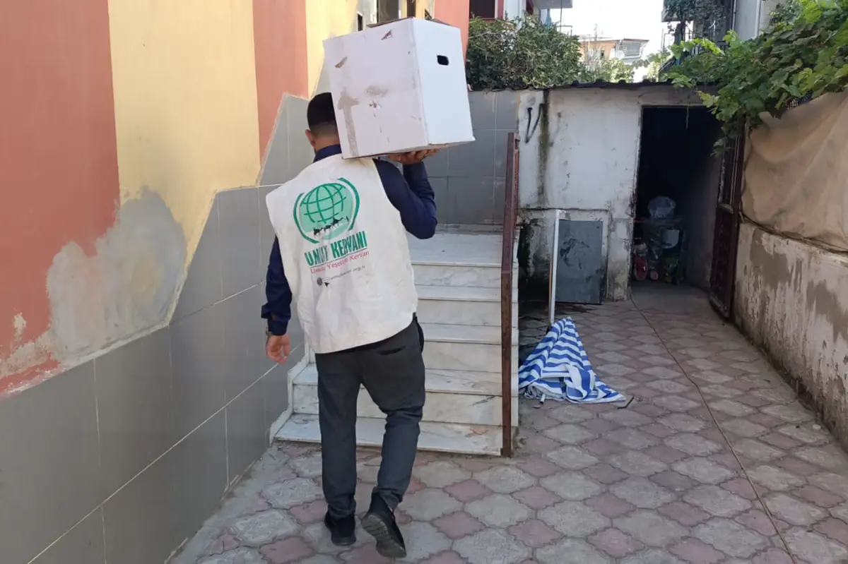 Umut Kervanı İzmir'den onlarca aileye gıda yardımı galeri görseli 11