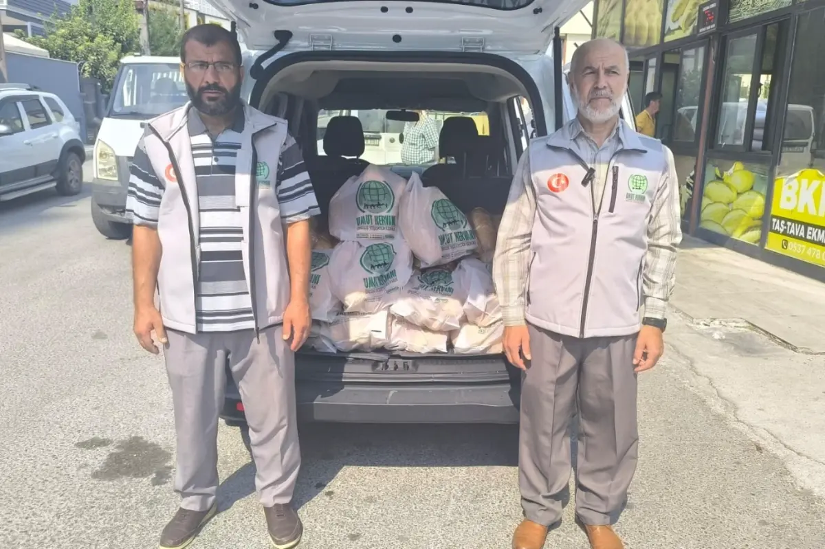 Tarsus Umut Kervanı Derneğinden ihtiyaç sahiplerine ekmek desteği galeri görseli 2